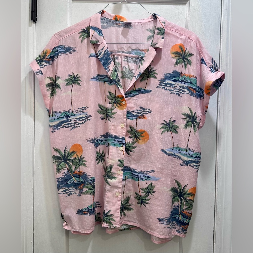 Old Navy Tropical Short Sleeve Camp Shirt
Size: XL